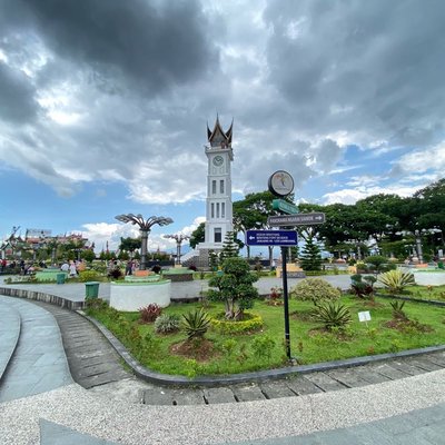 pesona jam gadang