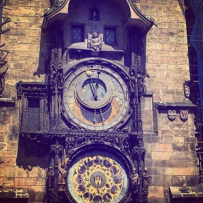Praha, #astronomyclock 🏫 “Time waits for no one.” 🤍