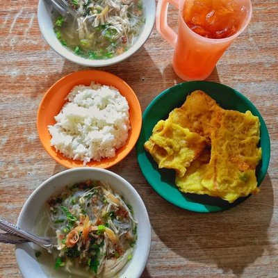 Soto Ayam dan pelengkapnya