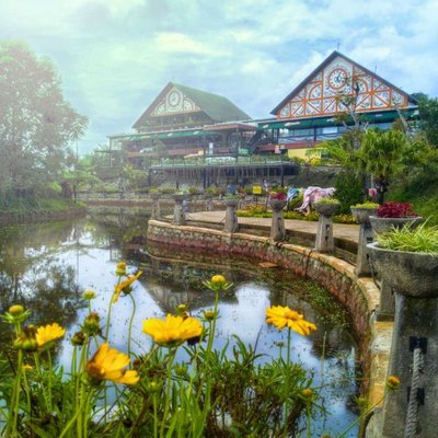 Taman di Tengah Para Binatang
