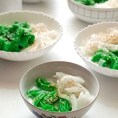 Kanom Piak Poon
