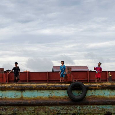 Bermain di atas Kapal