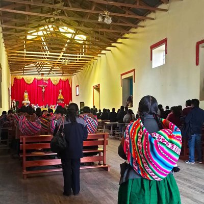Mujeres con su Lliklla
