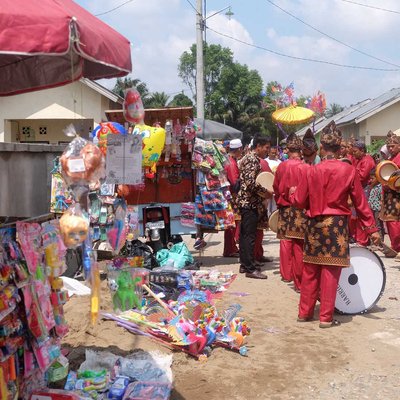Berdagang Pesta