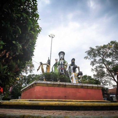 Patung 3 Penari Topeng