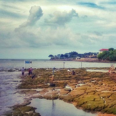 PANTAI LORENA
