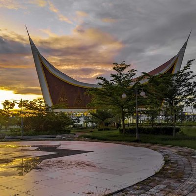 jelang senja di masjid raya sumbar..