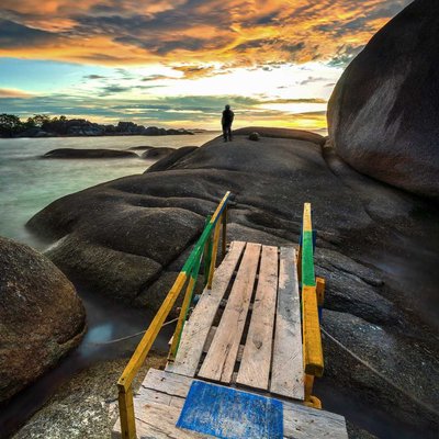 Pantai Laskar Pelangi