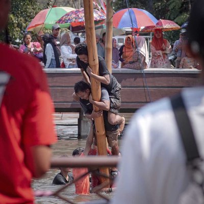  Panjat Pinang 