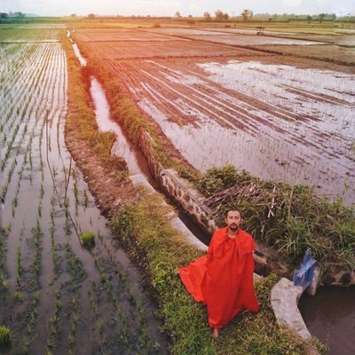 Berwisata di sawah orang
