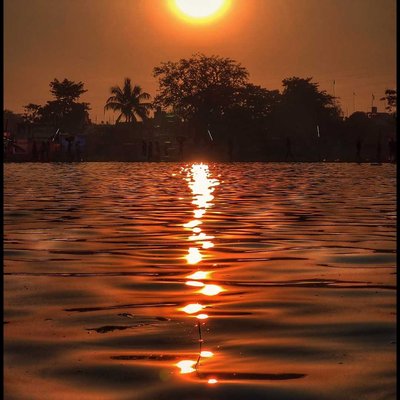 When the sun mixes his golden color to the river
