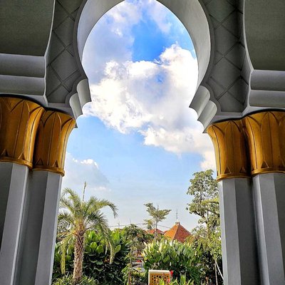 "MASJID SHEIKH ZAYED SOLO"