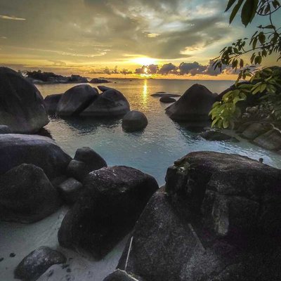 Pantai Laskar Pelangi