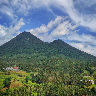 Gunung Dua Sudara