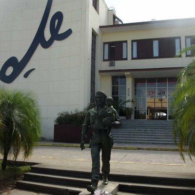 Estatua Che con niño 📍🇨🇺
