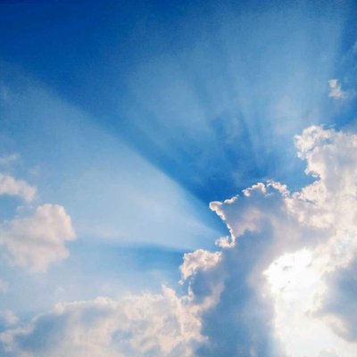 cahaya ilahi di sebalik awan 