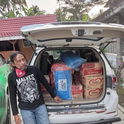 penyerahan bantuan untuk korban gempa bumi di kab malang. i love u my father❤️ 