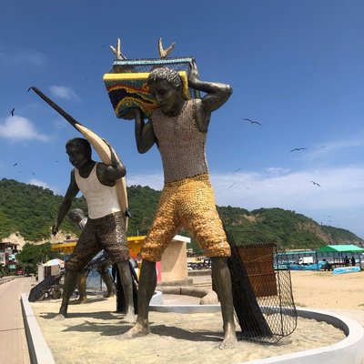 monumento  dedicado a los pescadores artesanales 