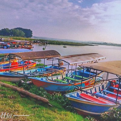 suatu pagi di pinggir waduk