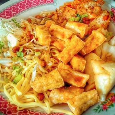 Tahu Kupat Kuah Manis Khas Solo