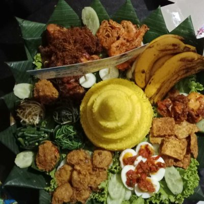 nasi tumpeng