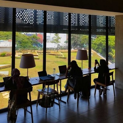 PERPUSTAKAAN CIKINI