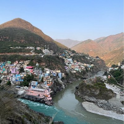 Devprayag - the place where Bhagirathi and Alaknanda rivers merge together and form Ganga ji 🤍🙌