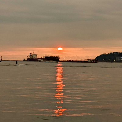 Menikmati Sunset di Gates