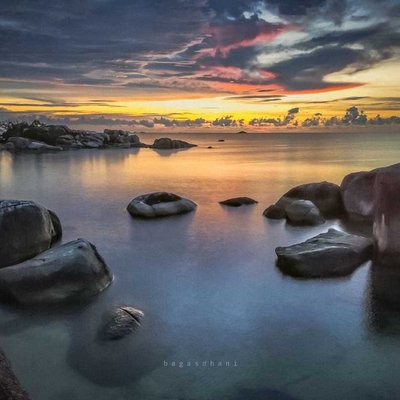 Pantai Laskar Pelangi