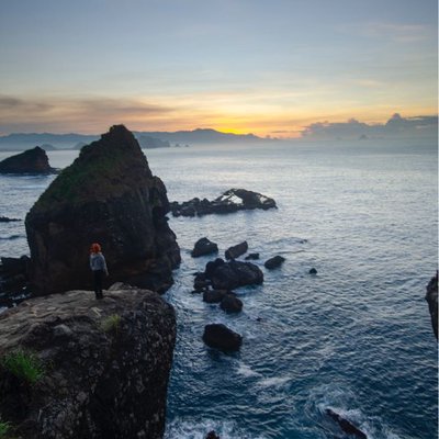 Menanti pagi di tanjung papuma