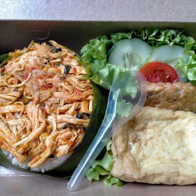 Nasi Ayam Suwir Rodjo Nogo