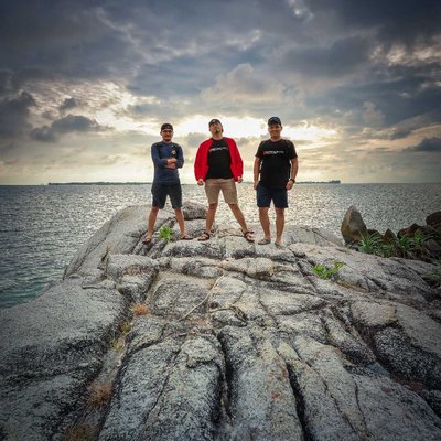 Meet Locals with user Pindle