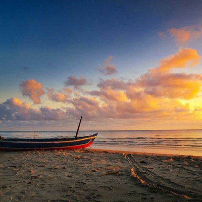Senja di Pantai Asmara