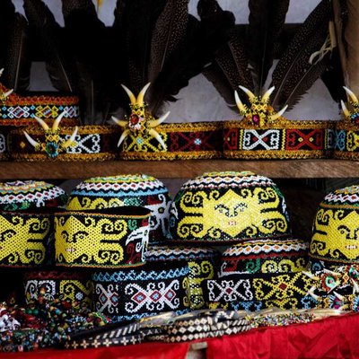 Topi motif Suku Dayak