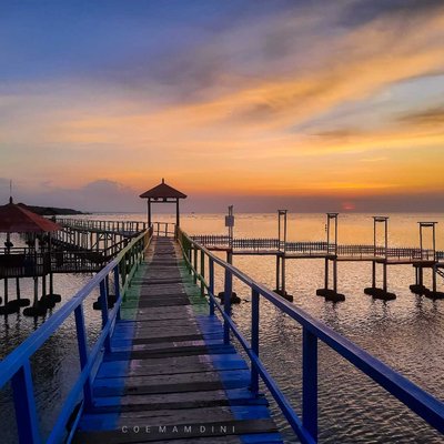 Jembatan warna warni 