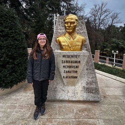 Atatürk Büstü ve Kızım Ceylin
