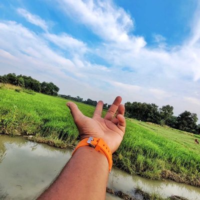 গ্রামের আকাশের নীচে