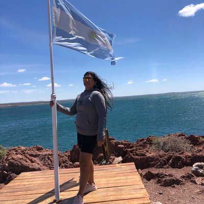 la pinguinera en el Sur pd// después de esa foto se me voló la gorra al mar argentina