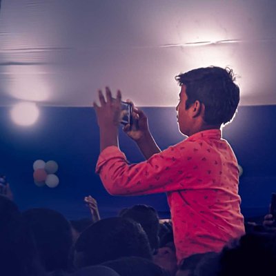 Random kid recording politician speech