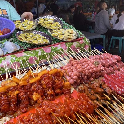 Pagkakan sa Naga night Market