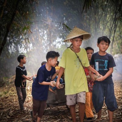 Bermain dorong gerobak