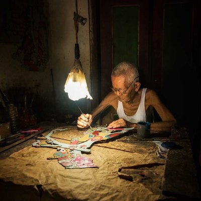 Pengrajin Wayang Kertas