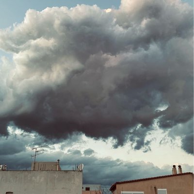 awesome weather ☁️🌦️🏡