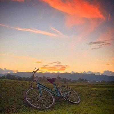 Pedaleando al atardecer