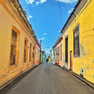 Santiago con sus colores, cerca de del parque Céspedes!