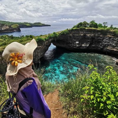 Pesona Broken Beach