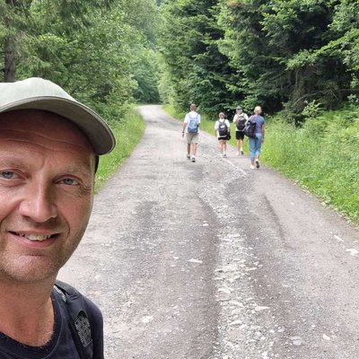 Poszła ekipą przed siebie 🚶😁