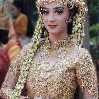 Baju adat pengantin perempuan Sunda
