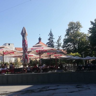 Smaller park with caffe bar