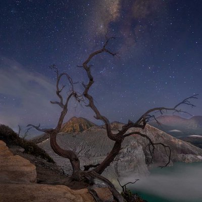 Kawah Ijen saat dini hari